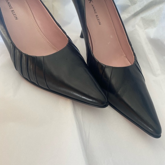 Anne Klein Shoes - Picture 3 of 7